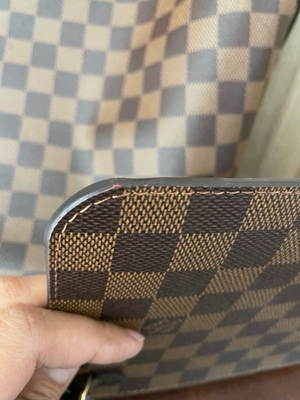 Authentic LOUIS VUITTON Damier Neverfull MM Pouch. - Picture 4 of 13